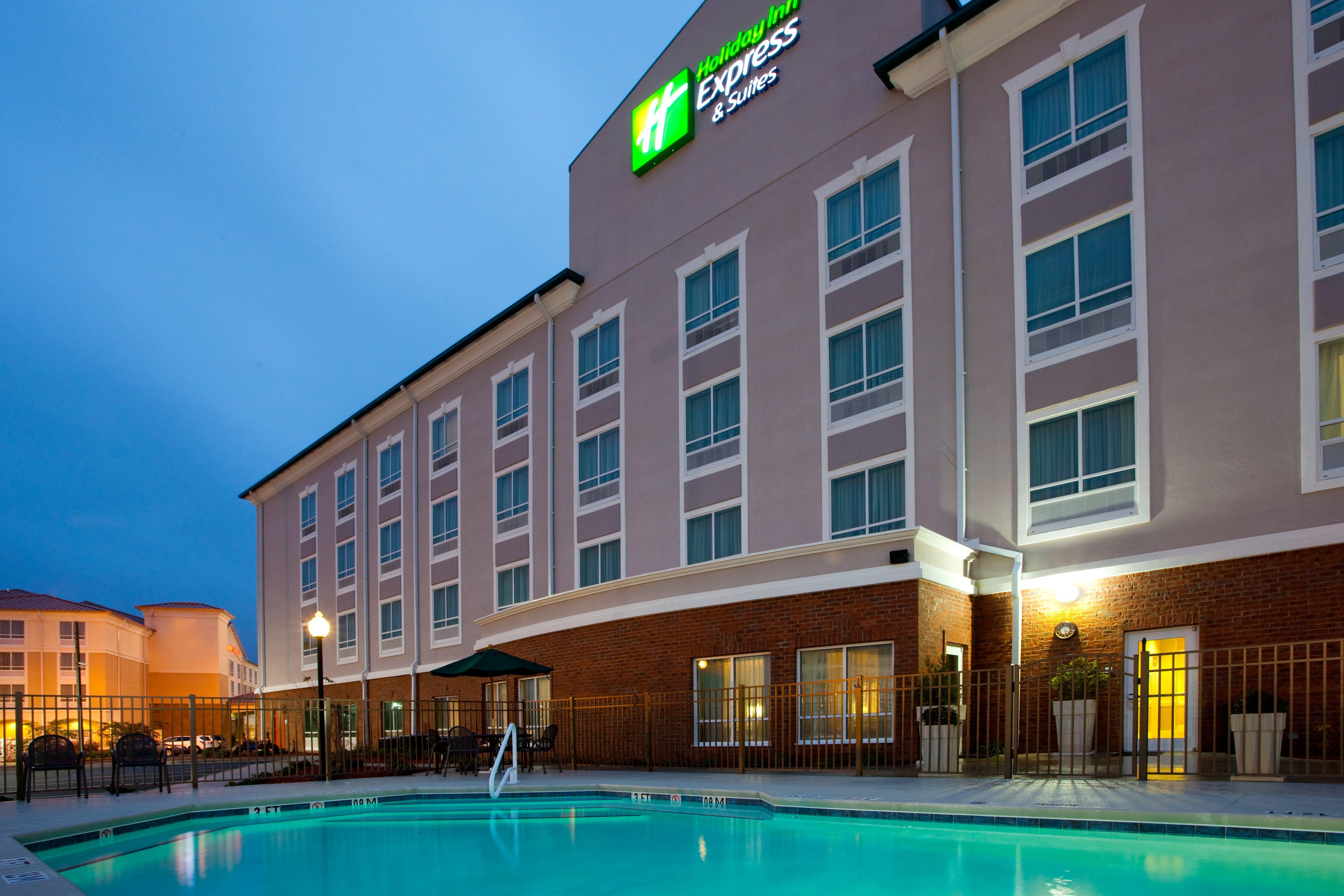 Holiday Inn Express & Suites - Valdosta By Ihg Exterior photo