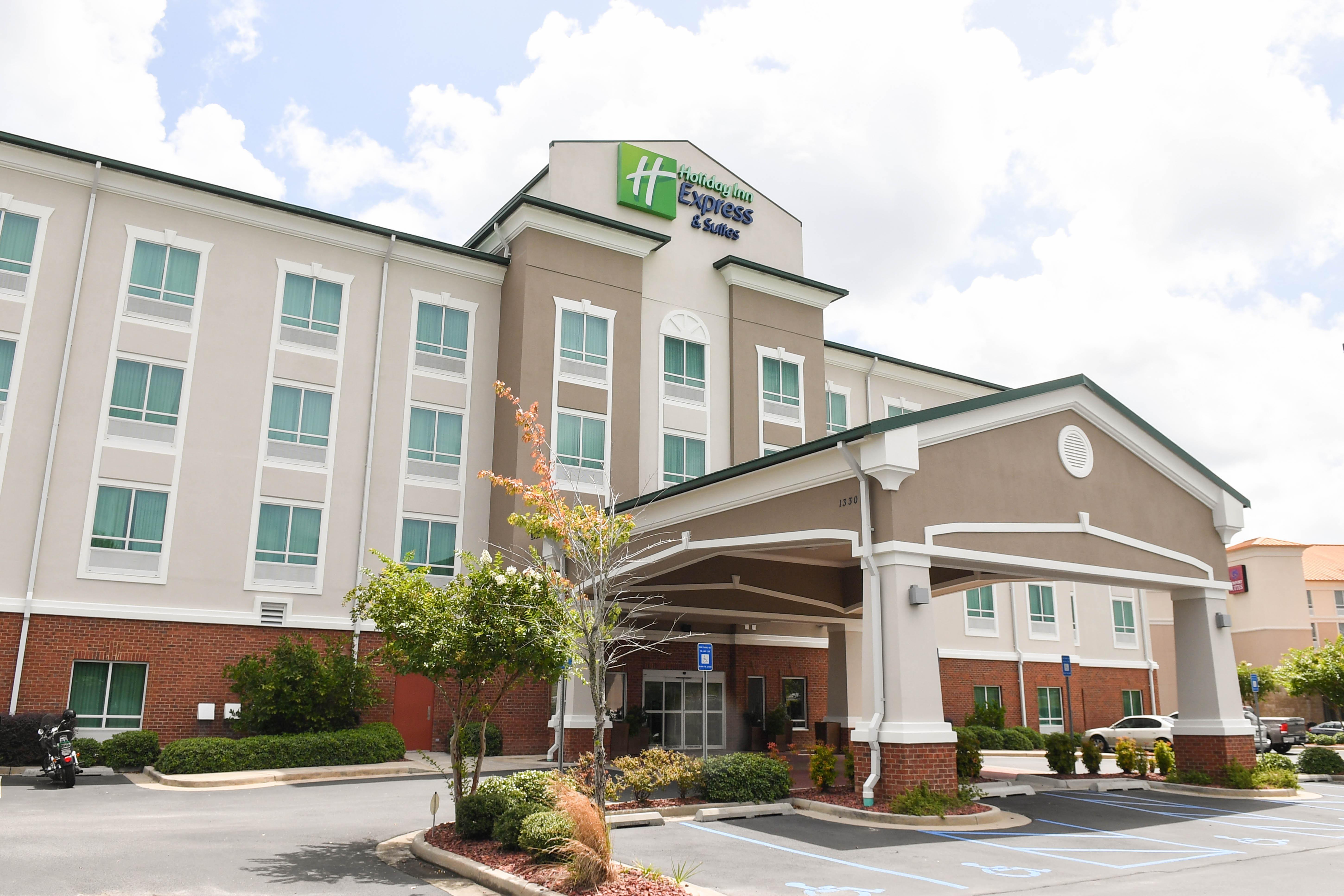 Holiday Inn Express & Suites - Valdosta By Ihg Exterior photo