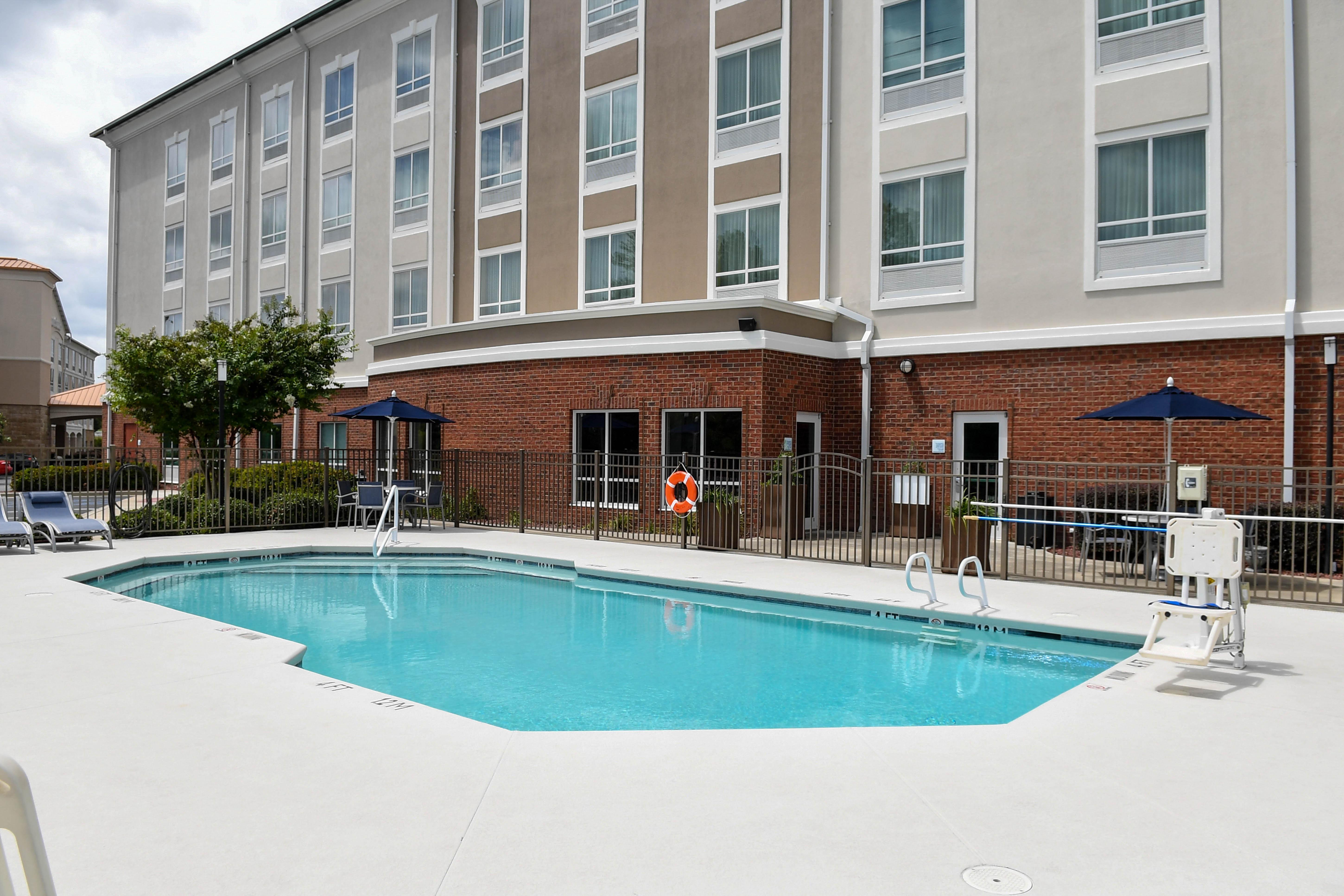 Holiday Inn Express & Suites - Valdosta By Ihg Exterior photo