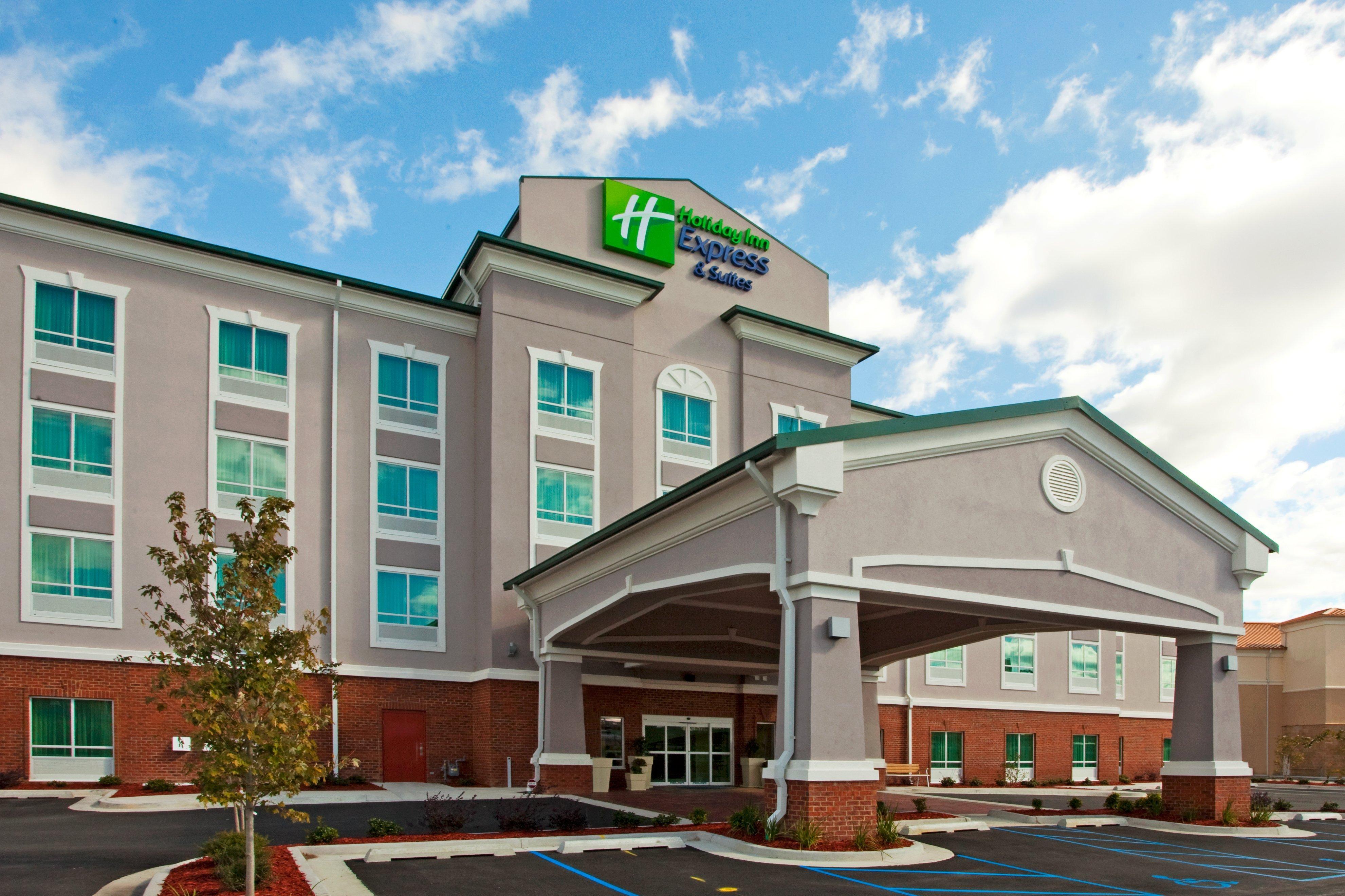 Holiday Inn Express & Suites - Valdosta By Ihg Exterior photo