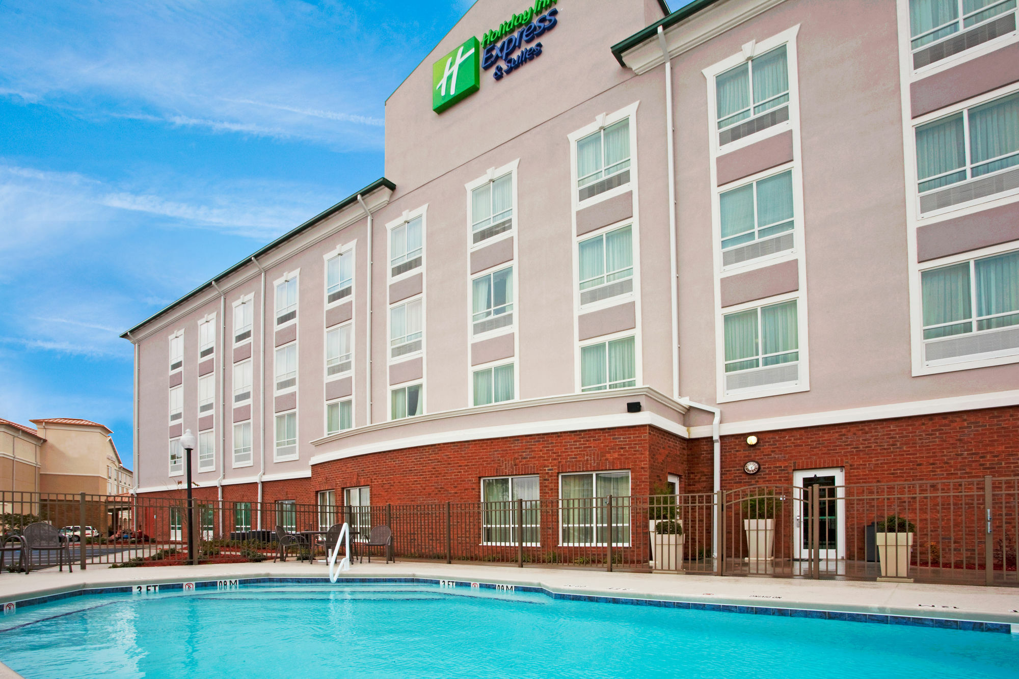 Holiday Inn Express & Suites - Valdosta By Ihg Exterior photo