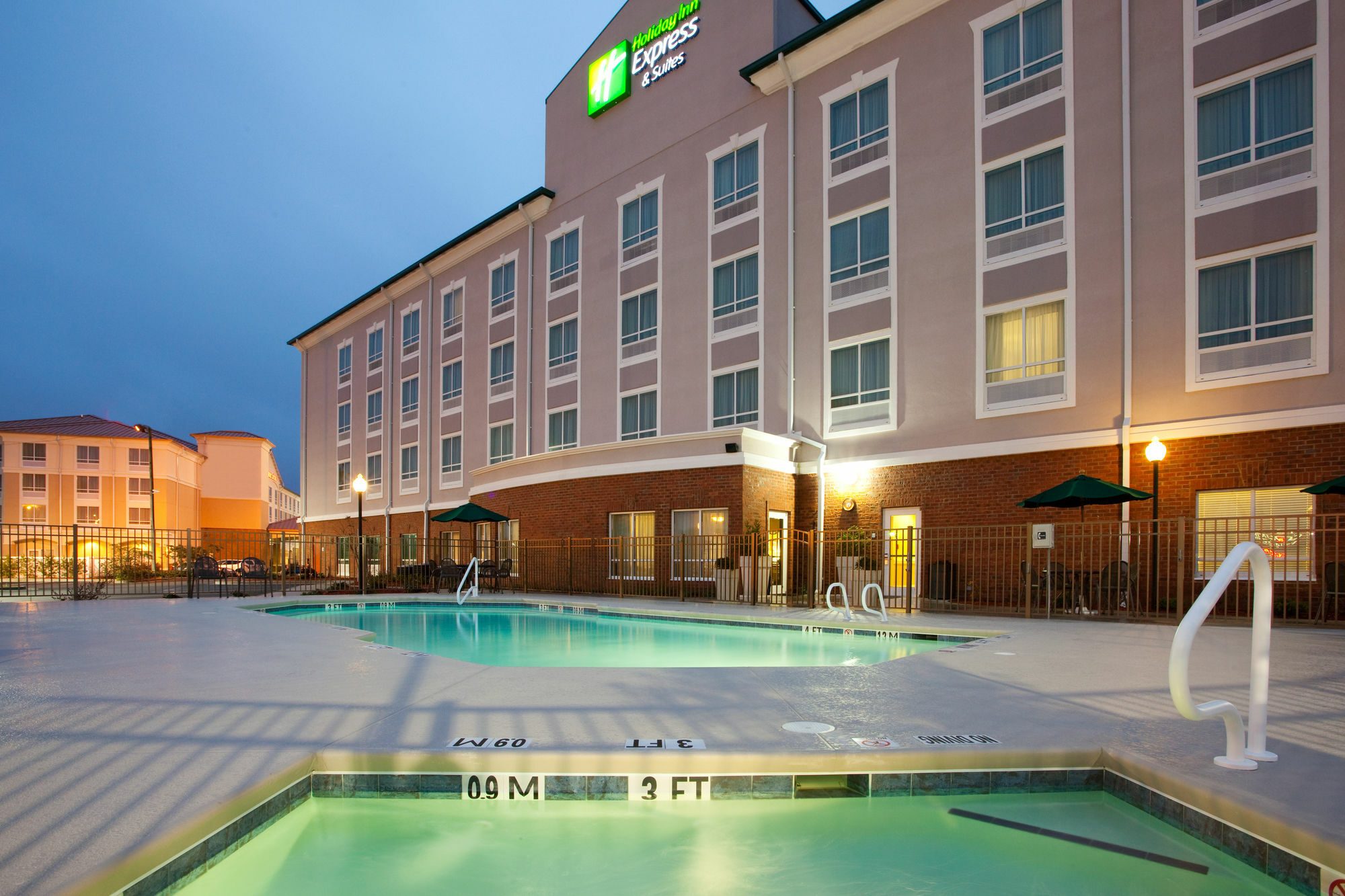 Holiday Inn Express & Suites - Valdosta By Ihg Exterior photo